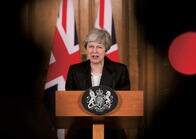 鉄の女サッチャーとは程遠い、氷の首相メイの罪と罰