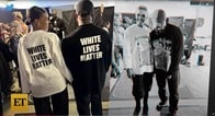 【写真】物議を醸したウェストの「ホワイト・ライブズ・マター」Tシャツ姿