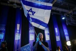 イスラエル総選挙は接戦、開票中盤で明確な勝者出ず　結果判明29日の見通し