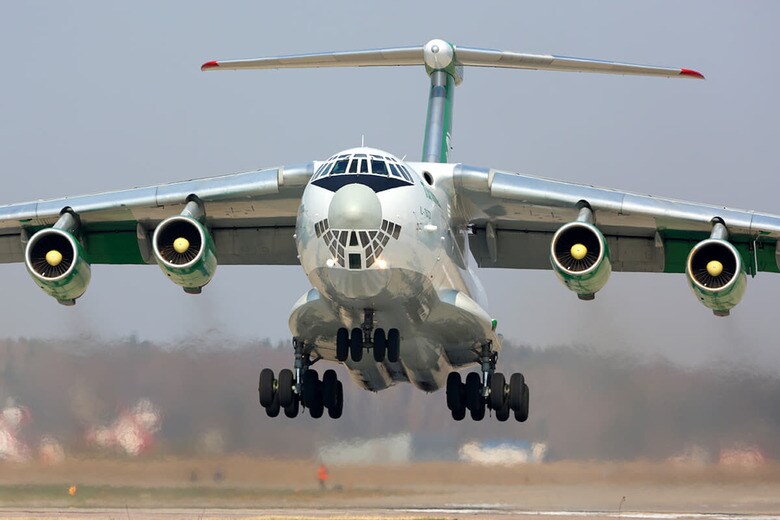 大型輸送機イリューシン76（Il-76）　Fasttailwind-Shutterstock