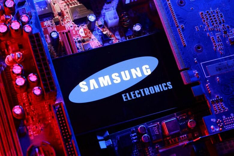 サムスン電子のロゴ。2025年8月撮影。 REUTERS/Dado Ruvic