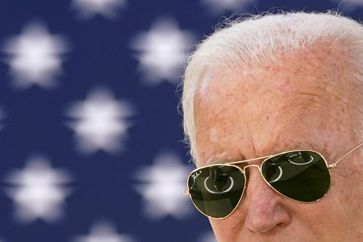 議会の抵抗もあって十分な成果を上げらないバイデンを支持者はどう見るのか　Kevin Lamarque-REUTERS