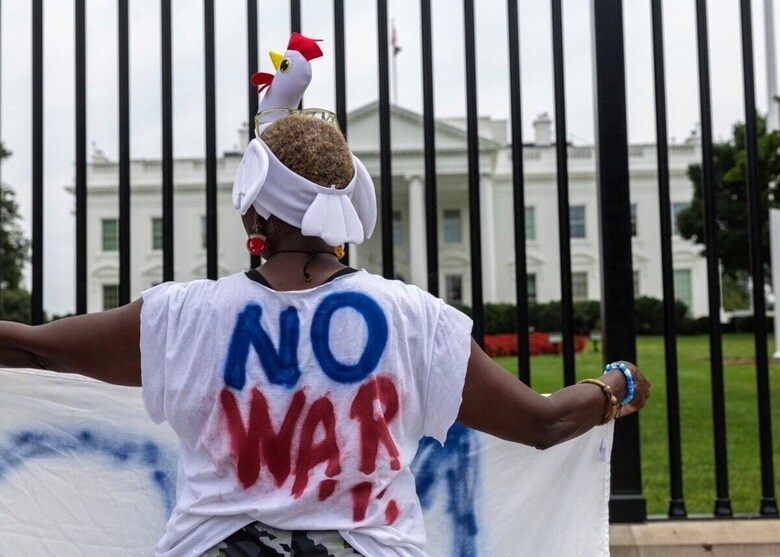 ホワイトハウス前で行われた反戦集会（6月22日）　Probal Rashid via Reuters