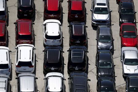 ４月１日、 自動車メーカー各社が１１日発表した第１・四半期の米自動車販売台数は増加し、新型コロナウイルス流行に伴う昨年の低迷から回復している兆候を示唆した。写真は２０１５年４月、米カリフォルニア州で撮影（２０２１年　ロイター／Lucy Nicholson）