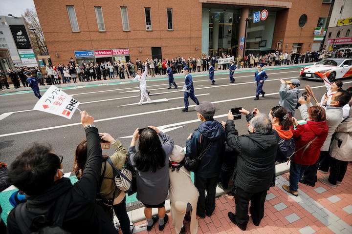 福島から始まった聖火リレーも、ほとんど報道されなくなった（写真は3月26日）　Issei Kato-REUTERS