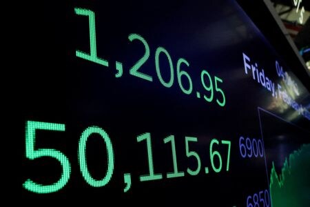 米ニューヨーク証券取引所（NYSE）で６日撮影。REUTERS/Brendan McDermid