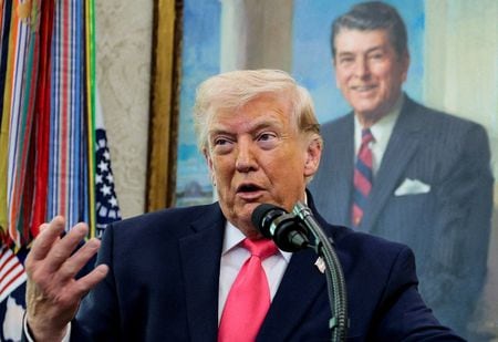 写真はトランプ米大統領。米ホワイトハウスで２４日撮影。REUTERS/Evan Vucci