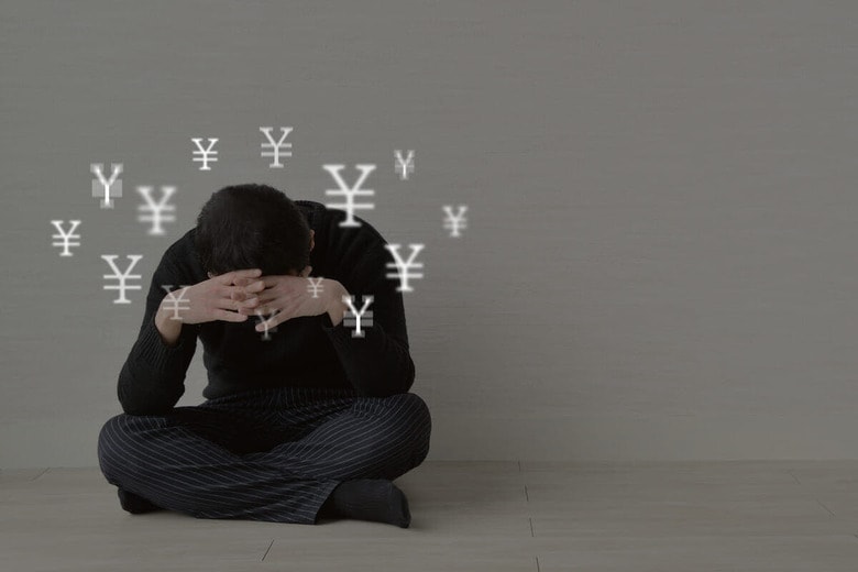 個人の自己破産は年間7万件。自分は関係ないと思わないほうがいい　takasu-shutterstcok