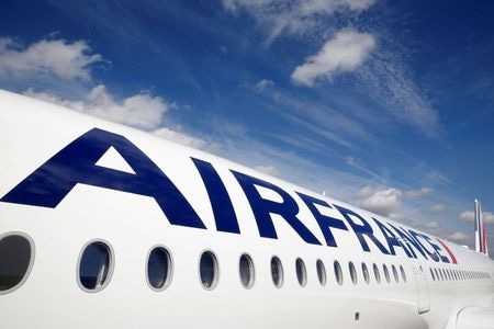 　５月１８日、航空大手エールフランスＫＬＭは、カナダ便にバイオ燃料を搭載したエアバスＡ３５０を導入した。業界内で対応が分かれる中、低公害燃料を採用する準備が整っていることを示した。写真はフランスのコロミエで２０１９年９月撮影（２０２１年　ロイター／Regis Duvignau）
