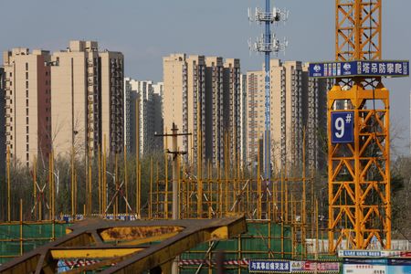 中国国家統計局が１５日発表したデータを基にロイターが算出した６月の新築住宅価格は前月比横ばいだった。上昇率は５月の０．１％を下回り、今年最も弱い数字となった。写真は２０２２年４月、北京で撮影（２０２３年　ロイター/Tingshu Wang）