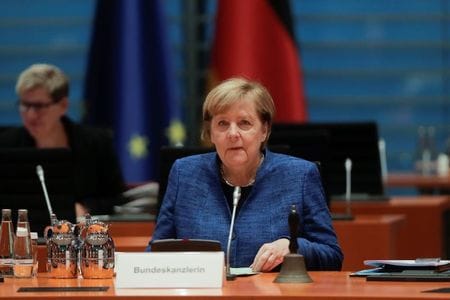 　１０月２６日、メルケル独首相の保守与党、キリスト教民主同盟（ＣＤＵ）の執行委員会は、１２月４日に予定されていた次期党首を選出する党大会を延期することを決めた。ベルリンで２１日、代表撮影（２０２０年　ロイター）