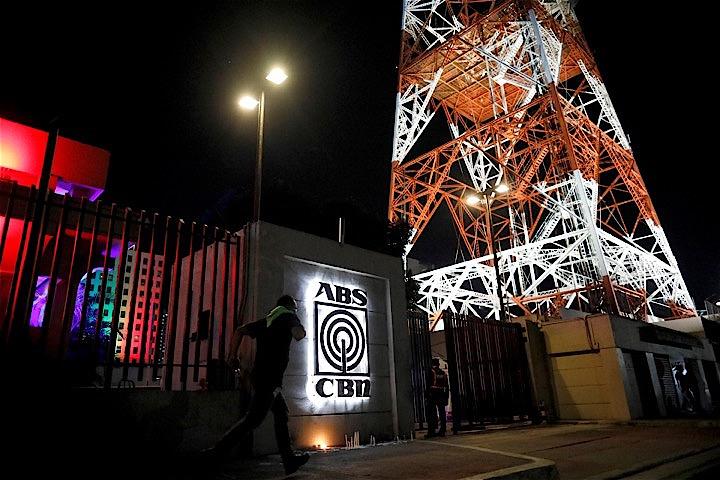 突然の放送停止を命じられたABS-CBN。Eloisa Lopez - REUTERS