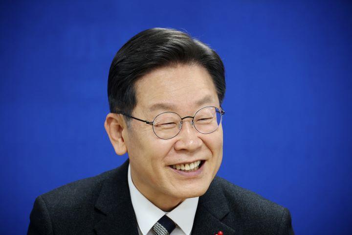 Kim Hong-Ji-REUTERS