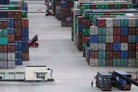 　中国税関当局が７日公表した５月の貿易統計（ドル建て）は、輸出が前年同月比２７．９％増となり、伸び率は予想の３２．１％を下回った。上海で昨年１０月撮影（２０２１年　ロイター/Aly Song）