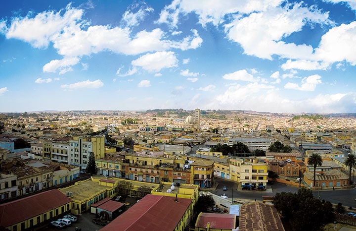 イタリアの建築家が腕を競った建物が並ぶ首都の街並みは壮観だ　Homocosmicos/iStockphoto