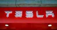 テスラ、生産中の全車種に完全自動運転可能にするハードウエアを搭載へ