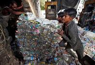 インド､使い捨てプラスチックを｢作らず･使わず･輸入せず｣　ガンジー誕生日から