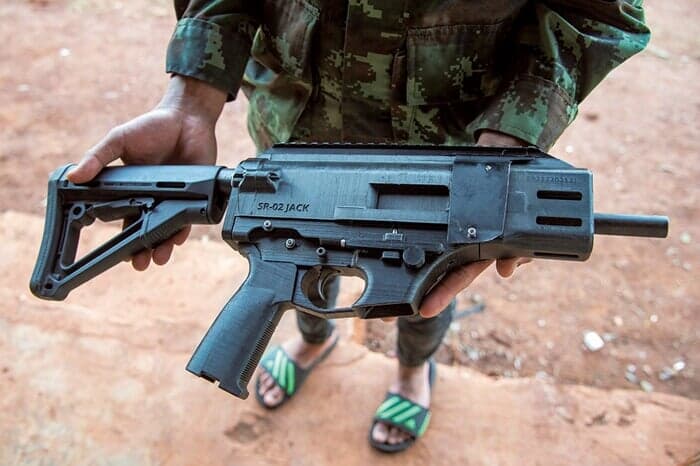 ミャンマーで民兵組織に浸透する「ゴースト銃」