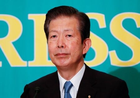 　４月２０日、自民党総裁の岸田文雄首相と公明党の山口那津男代表（写真）は会談し、４月中に決定予定の緊急経済対策の財源について、両党の幹事長に協議を委ねることを確認した。写真は都内で昨年１０月撮影（２０２２年　ロイター／Issei KatoPool ）