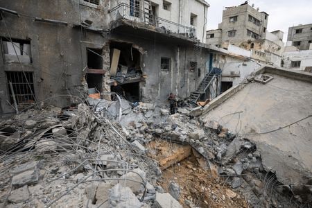 　４月１４日、パレスチナ自治区ガザの停戦協議で仲介役を務めているエジプトはこのほど、イスラム組織ハマスに対してイスラエル側の新たな提案を示した。写真は破壊されたガザの病院。１３日撮影（２０２５年　ロイター/Dawoud Abu Alkas）