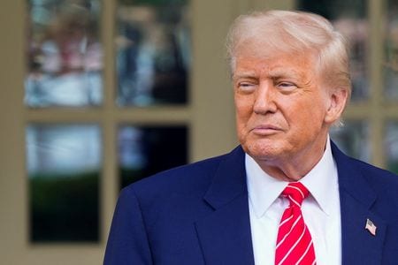 　トランプ米大統領は、ロシアのプーチン大統領によるウクライナとの直接協議提案を「ロシアとウクライナにとって素晴らしい日になる可能性がある！」と評価した。ホワイトハウスで８日撮影（２０２５年　ロイター／Kent Nishimura）