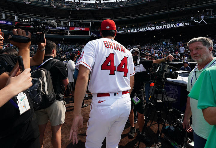 ホームランダービーの準備に入る大谷（7月12日、デンバー＝クアーズ・フィールド）　Ron Chenoy-USA TODAY Sports