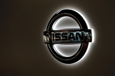 　１１月９日、日産自動車の内田誠社長は、２０２３年３月期決算会見で、連合（アライアンス）を組む仏ルノーの内燃機関車・電気自動車（ＥＶ）各部門の新会社への参画を検討する協議で知的財産が論点になっていることについて問われ、「ビジネスのコモンセンス（常識）として普通に論議するもの」とし、常識を持ちながらしっかり話をすると述べた。写真は日産のロゴ。横浜で２０２０年２月撮影（２０２２年　ロイター／Kim Kyung-Hoon）