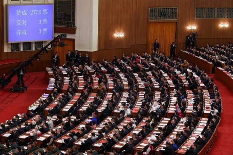 写真は中国全国人民代表大会（全人代）が開催される人民大会堂。3月12日、北京で撮影。REUTERS/Florence Lo
