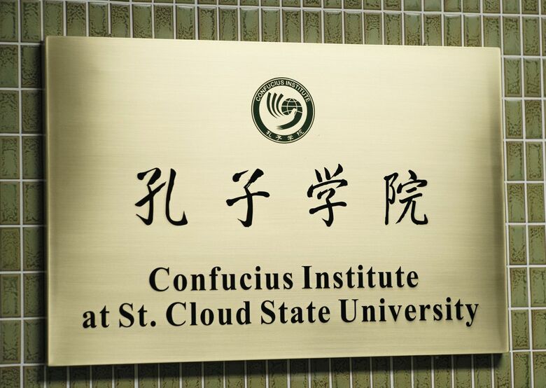 孔子学院の看板（米ミネソタ州セントクラウド州立大学、2014年撮影）　ZUMA Press Wire via Reuters