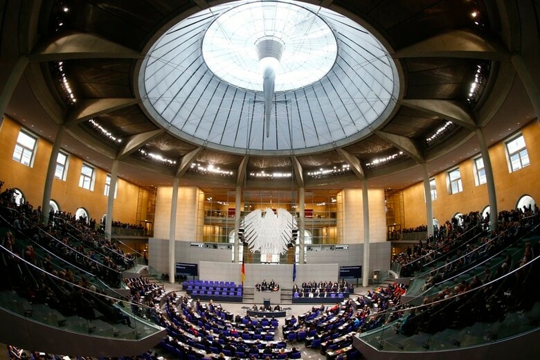 １１月１５日、ドイツで連立に向けた協議をしている緑の党が、国内基地からの核弾頭引き揚げを求めていることが分かった。ロイターが、防衛・外交政策に関する審議文書を確認した。写真はドイツ下院の本会議の模様。ベルリンで１０月撮影（２０１７年　ロイター／Fabrizio Bensch）