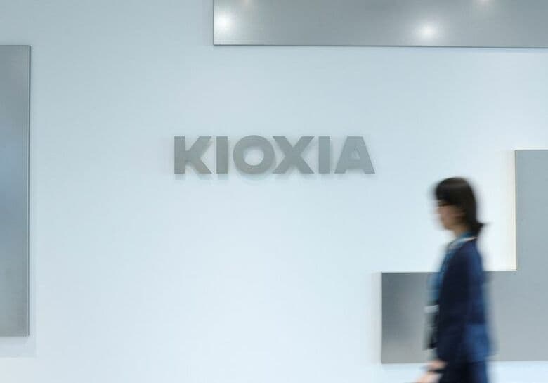 キオクシアのロゴ。9月3日、都内で撮影。REUTERS/Issei Kato