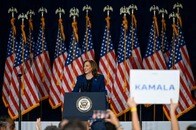 ハリス副大統領の支持率、トランプ前大統領を2％ポイントリード
