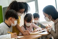 地域人材の「助教諭」登用で開かれた学校運営を