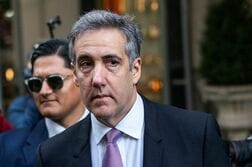 トランプ氏と元側近コーエン氏、敵対関係経て和やかに対談
