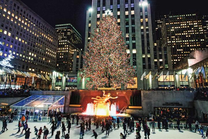 ロックフェラーセンターの大きなクリスマスツリー　TRIGGERPHOTO/ISTOCKPHOTO