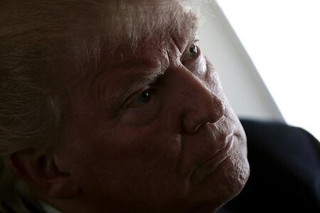 　９月５日、ドナルド・トランプ氏は、米ＦＲＢは偽りの経済を構築したとし、金利は変更されるべきとの考えを示した。写真は移動中の機内で同日撮影（２０１６年　ロイター／Mike Segar）