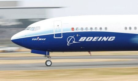 ７月９日、米航空機大手ボーイングは６月の航空機納入数が前年同月比２７％減の４４機になったと発表した。写真は２０２２年７月、英国で開催されたファーンボロ国際航空ショーで撮影（２０２４年　ロイター／Peter Cziborra）