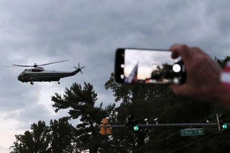 　トランプ米大統領が１０月５日、新型コロナウイルス感染により入院していたワシントン郊外の米軍医療施設を退院し、ホワイトハウスに戻った（２０２０年　ロイター/Jonathan Ernst）