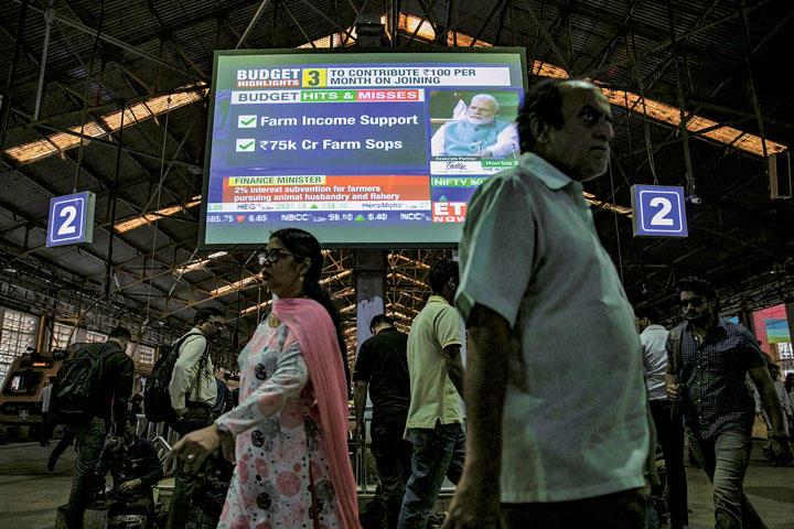 モディ政権は年率7%の高度成長を誇示しているが、実態は不透明だ　DANISH SIDDIQUIーREUTERS