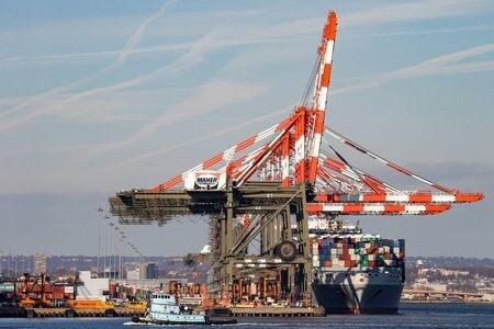 世界貿易機関（ＷＴＯ）は１７日、世界のモノの貿易について、２０２０年初の伸びは依然として弱い可能性があると発表した。米ニュージャージー州ニューアークで２０１７年１１月撮影（２０２０年　ロイター/Brendan McDermid）