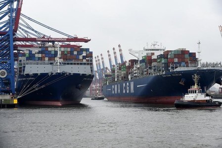 　５月１日、欧州委員会は、米国に対し鉄鋼・アルミニウム関税の恒久的な免除を求め、免税措置の１カ月延長は事業における不透明感を長引かせるだけだとの見解を示した。写真はドイツのハンブルクにある港で３月撮影（２０１８年　ロイター／Fabian Bimmer）