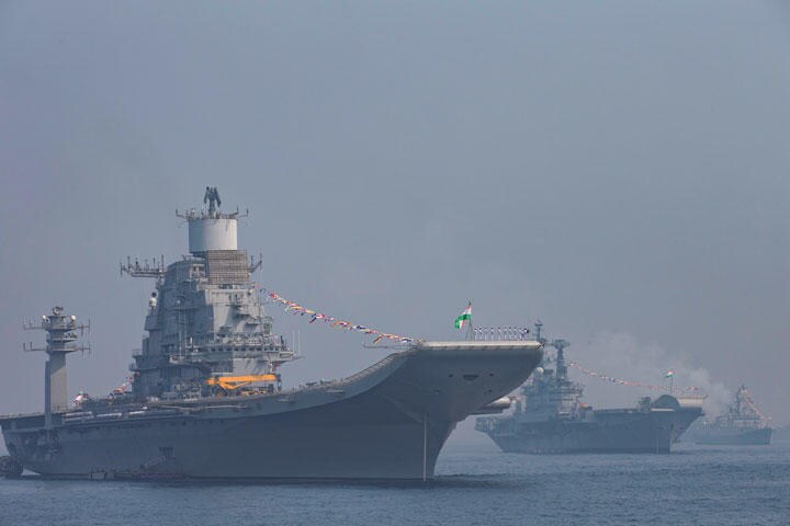 中国の包囲網を破るためインドは海軍の増強を図っている　AP/AFLO