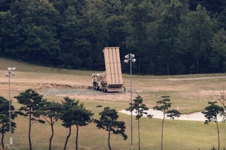 　９月４日、韓国は、北朝鮮が前日実施した６回目の核実験を受け、米国との新たな軍事演習を準備していることを明らかにした。米軍の新型迎撃ミサイルＴＨＡＡＤ（サード）の本格配備に向けたプロセスも加速させた。写真はＴＨＡＡＤ。韓国のソンジュで６月撮影（２０１７年　ロイター／Kim Hong-Ji）