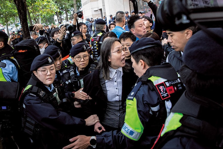 量刑言い渡しに傍聴希望の市民が詰めかけた　ALEX CHAN TSZ YUKｰSOPA IMAGESｰREUTERS