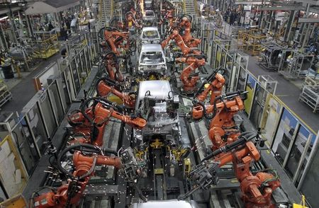 　ダボス会議の開幕に先立ちＰｗＣが２０日公表したＣＥＯの意識調査で、半数以上が今年の世界経済について減速を予想していることが分かった。写真は２０１２年３月、チェンナイ近郊の自動車工場で撮影（２０２０年　ロイター／Babu）