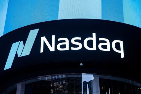米国株式市場はＳ＆Ｐ総合５００種とナスダック総合が下落して取引を終えた。２０２１年１２月撮影（２０２４年　ロイター/Jeenah Moon）