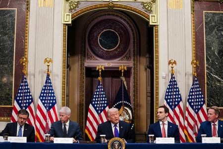 トランプ米大統領は中南米１２カ国の首脳を招き、７日に米フロリダ州マイアミで会合を開く。ホワイトハウスのレビット報道官が４日、明らかにした。 2026年3月4日撮影（２０２６年　ロイター/Nathan Howard）