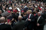 トランプ氏、共和党指名選で勝利してもクリントン氏に勝てず？