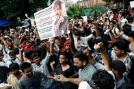 インドの教育相が辞任…若者主導の「ゴキブリ人民党」が「勝利宣言」、デモ終結