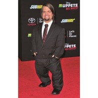 「なんでこんなキャスティングに？」...小人症の「WWEレスラー」ディラン・ポステルが切り開く、ハリウッド俳優の道